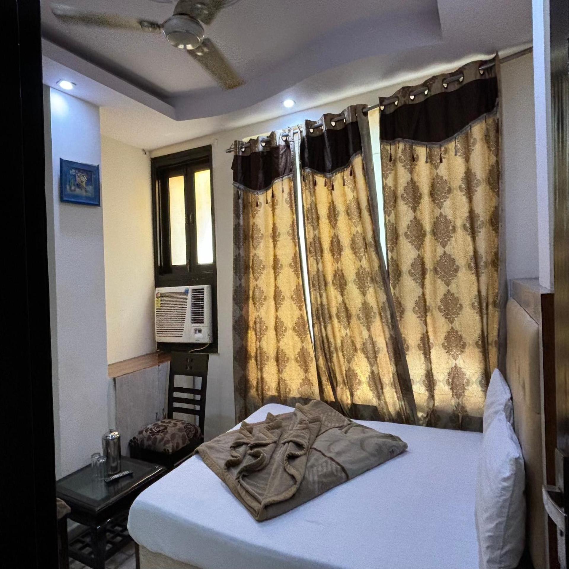Hotel Pk International Near By New Delhi Station I Couple Friendly الغرفة الصورة